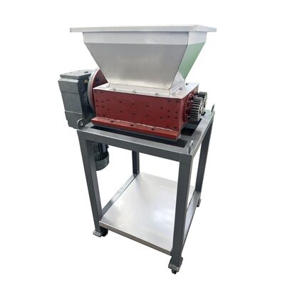 100 à 300 kg/jour Déchiqueteur alimentaire universel Petit broyeur de déchets organiques Broyeur de légumes équipé de composants de base d'engrenage